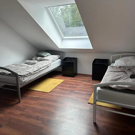 Monteur Haus Mit 3 - Voll Ausgestattet Mit Highspeed Wifi Und Grossem Parkplatz
