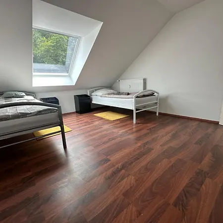 Monteur Haus Mit 3 - Voll Ausgestattet Mit Highspeed Wifi Und Grossem Parkplatz Daire