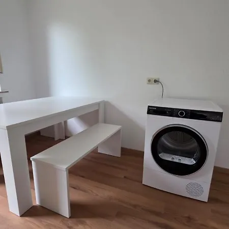 Daire Monteur Haus Mit 3 - Voll Ausgestattet Mit Highspeed Wifi Und Grossem Parkplatz