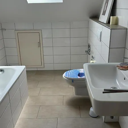 Monteur Haus Mit 3 - Voll Ausgestattet Mit Highspeed Wifi Und Grossem Parkplatz Bielefeld
